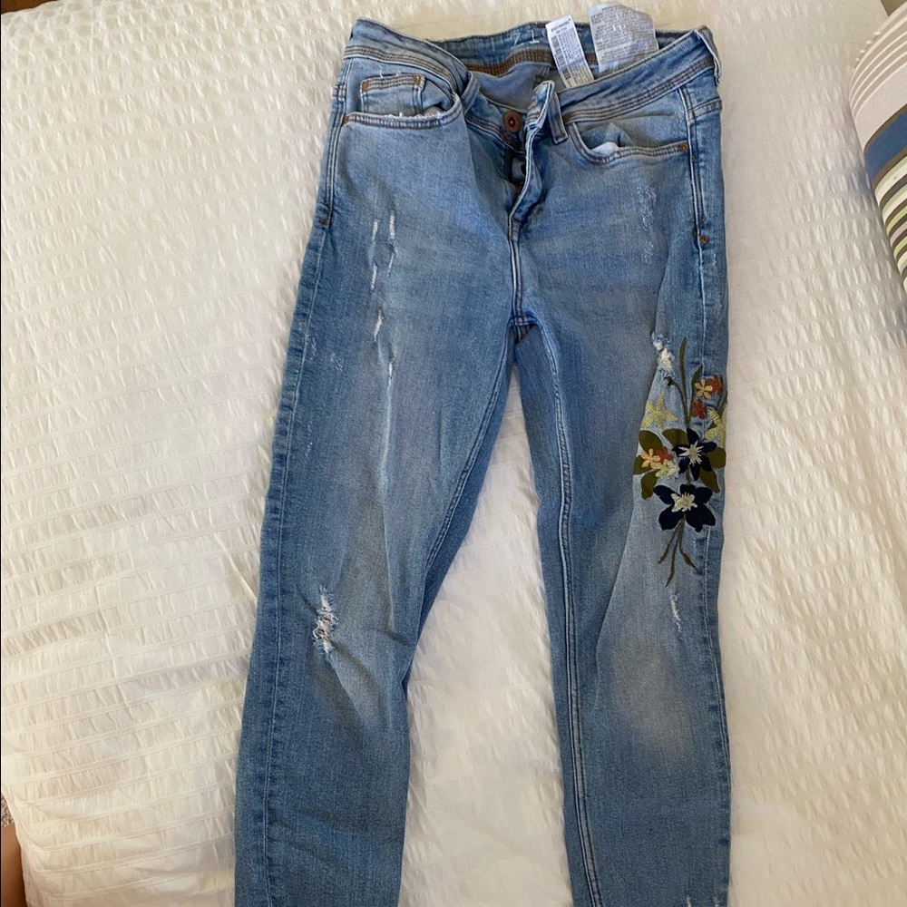 Super cute jeans!